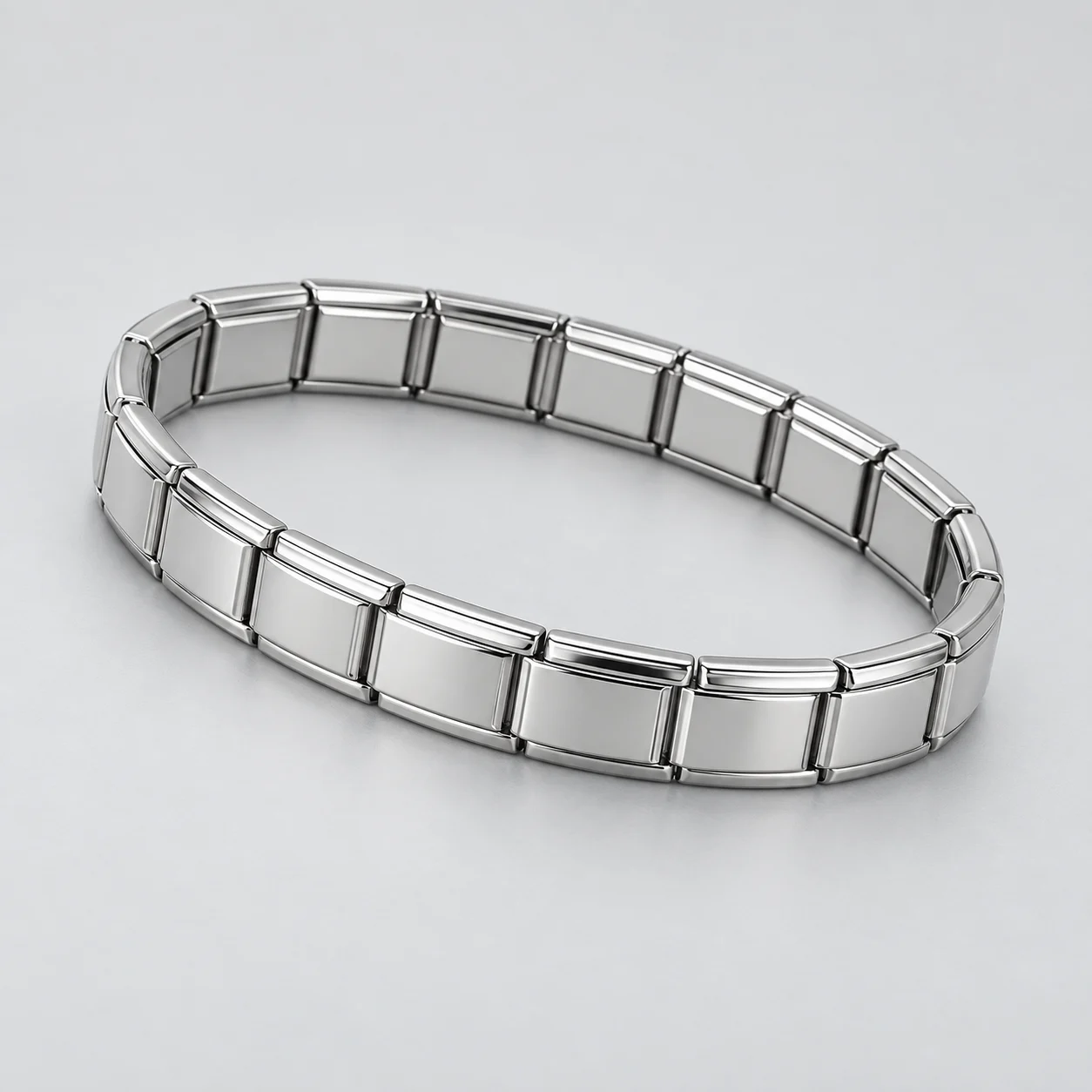 Imagen ilustrativa de una pulsera italiana con eslabones plateados